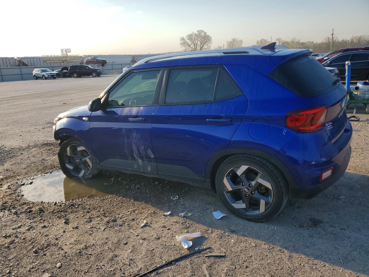 2021 Hyundai Venue Sel - Image 2