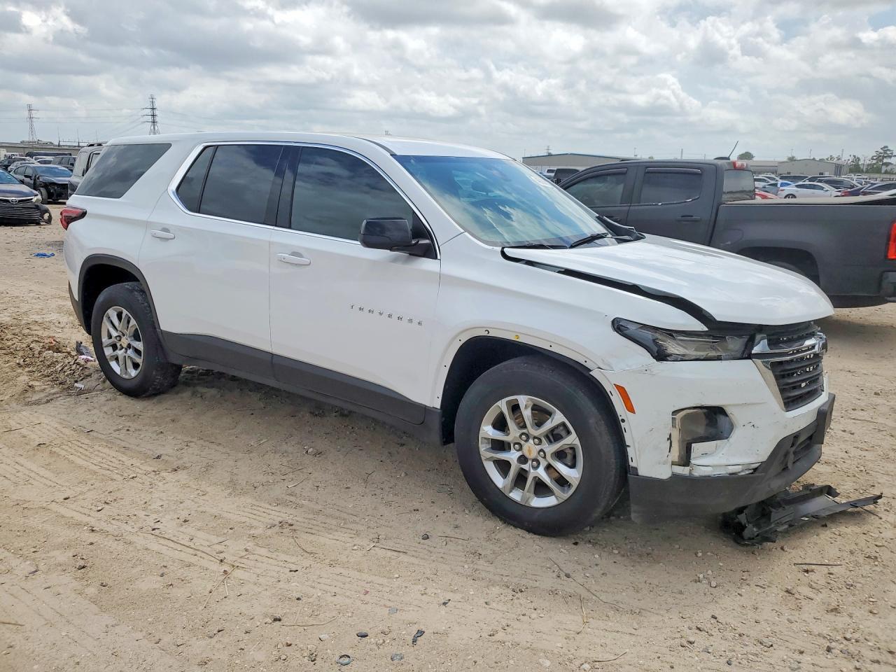 2023 Chevrolet Traverse Ls - Image 4