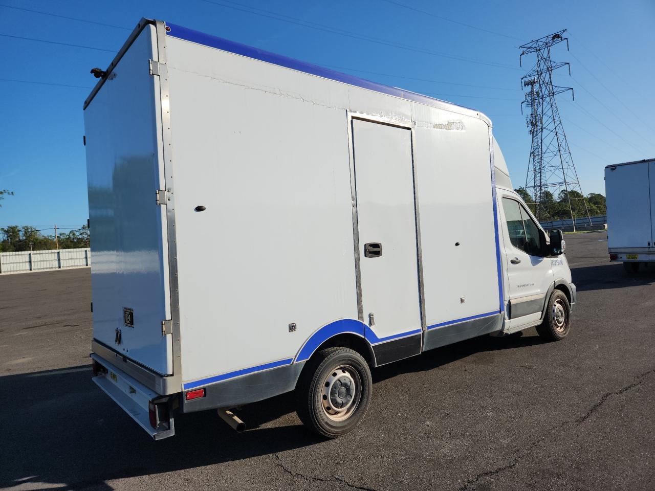 2021 Ford Transit T-350 Hd Refrigerated Truck - Image 3