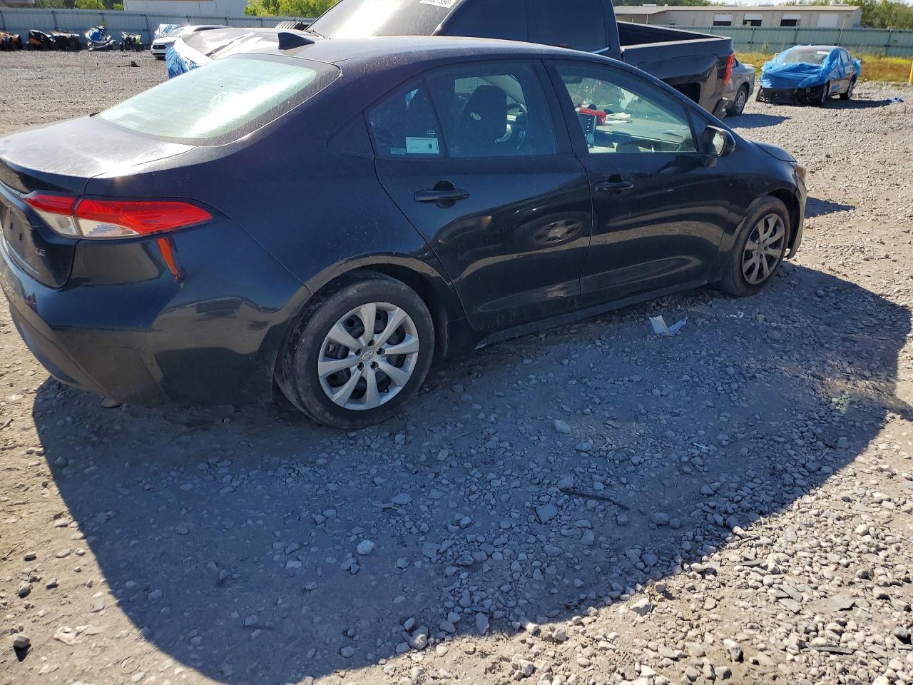2021 Toyota Corolla Le - Image 3