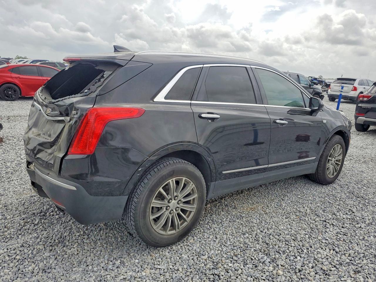 2017 Cadillac Xt5 Luxury - Image 3