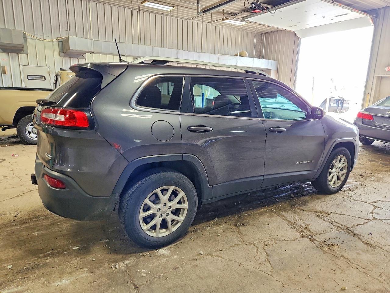 2016 Jeep Cherokee Latitude - Фото 3