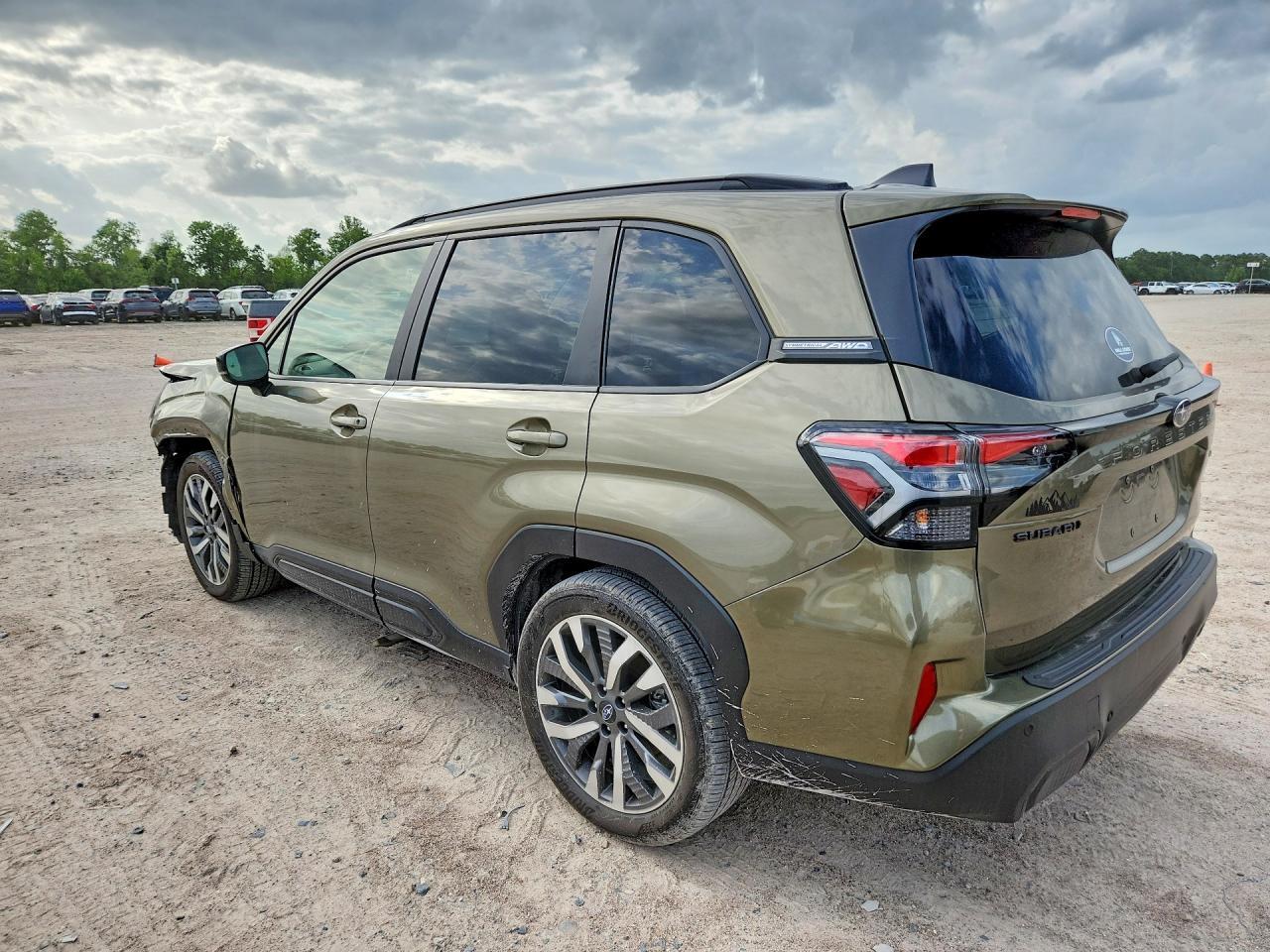 2025 Subaru Forester Touring - Фото 2