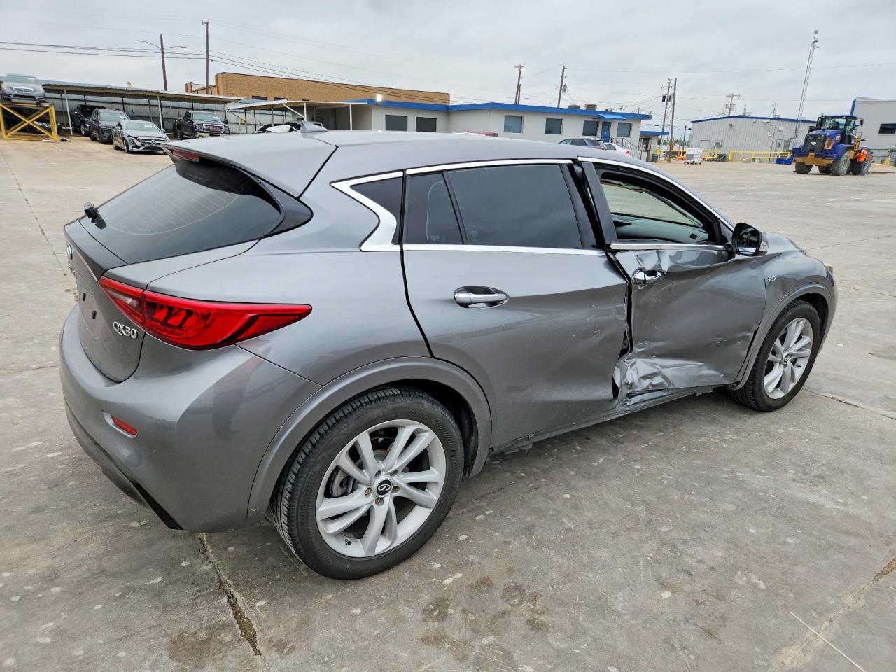 2018 Infiniti Qx30 Luxury - Image 3