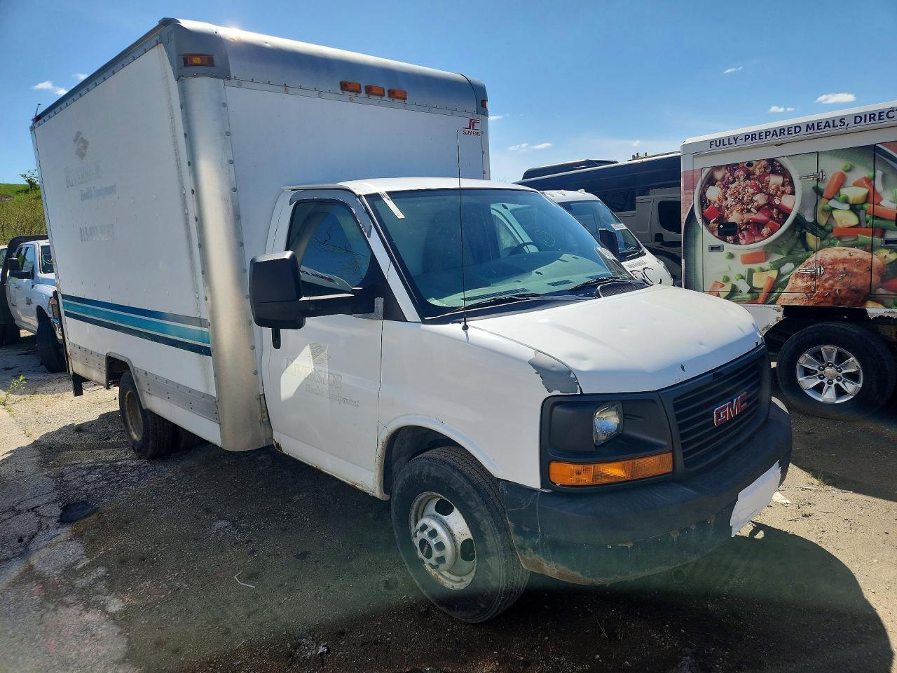 2011 GMC Savana Box Truck - Фото 4