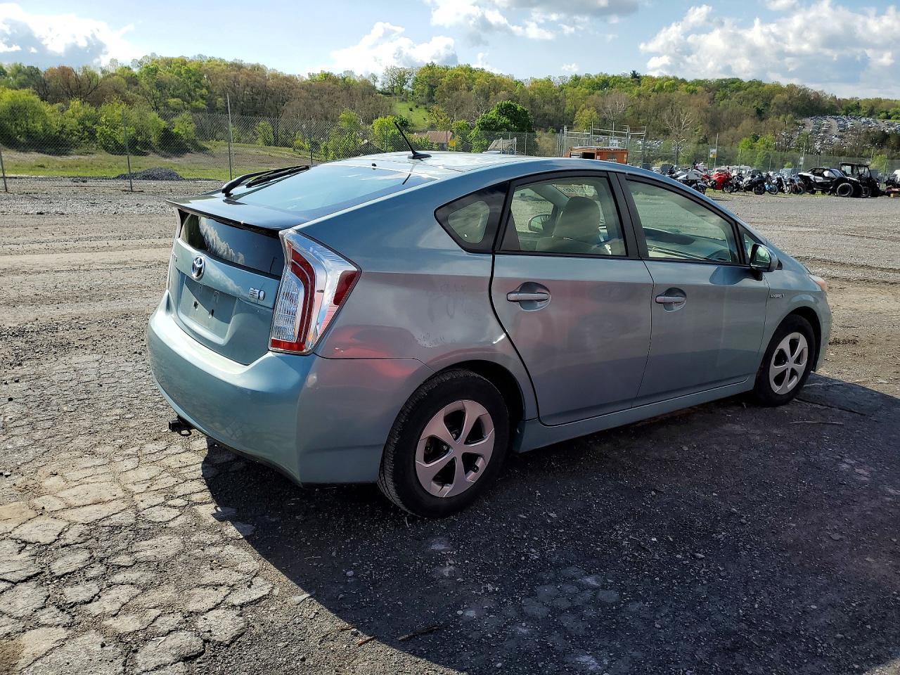 2013 Toyota Prius Three - Фото 3