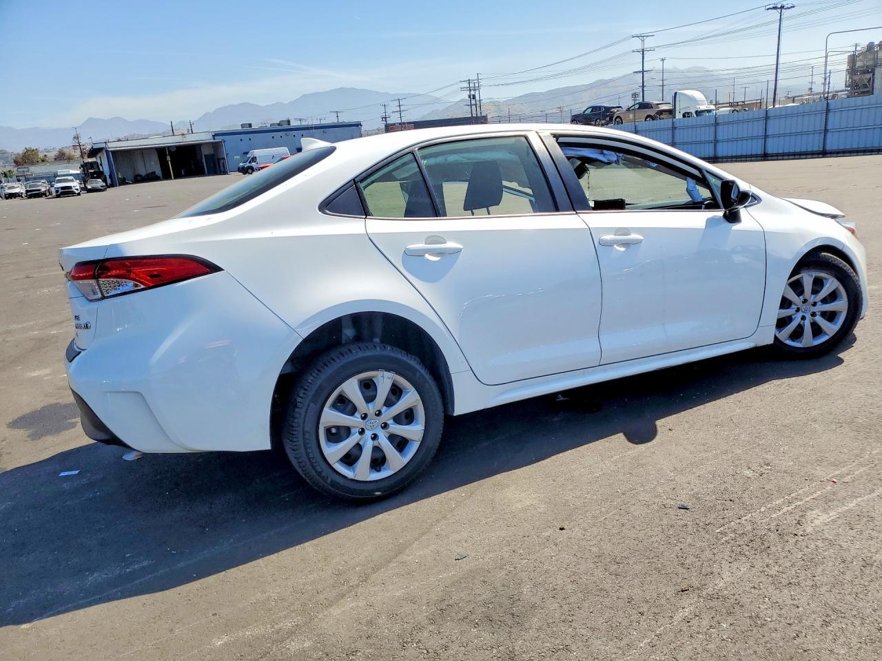 2023 Toyota Corolla Hybrid Le - Image 3