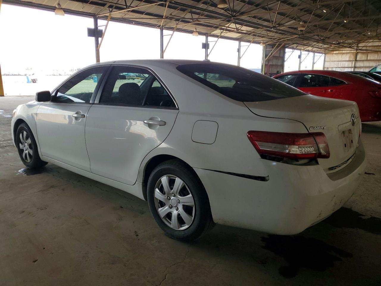 2011 Toyota Camry Le - Фото 2