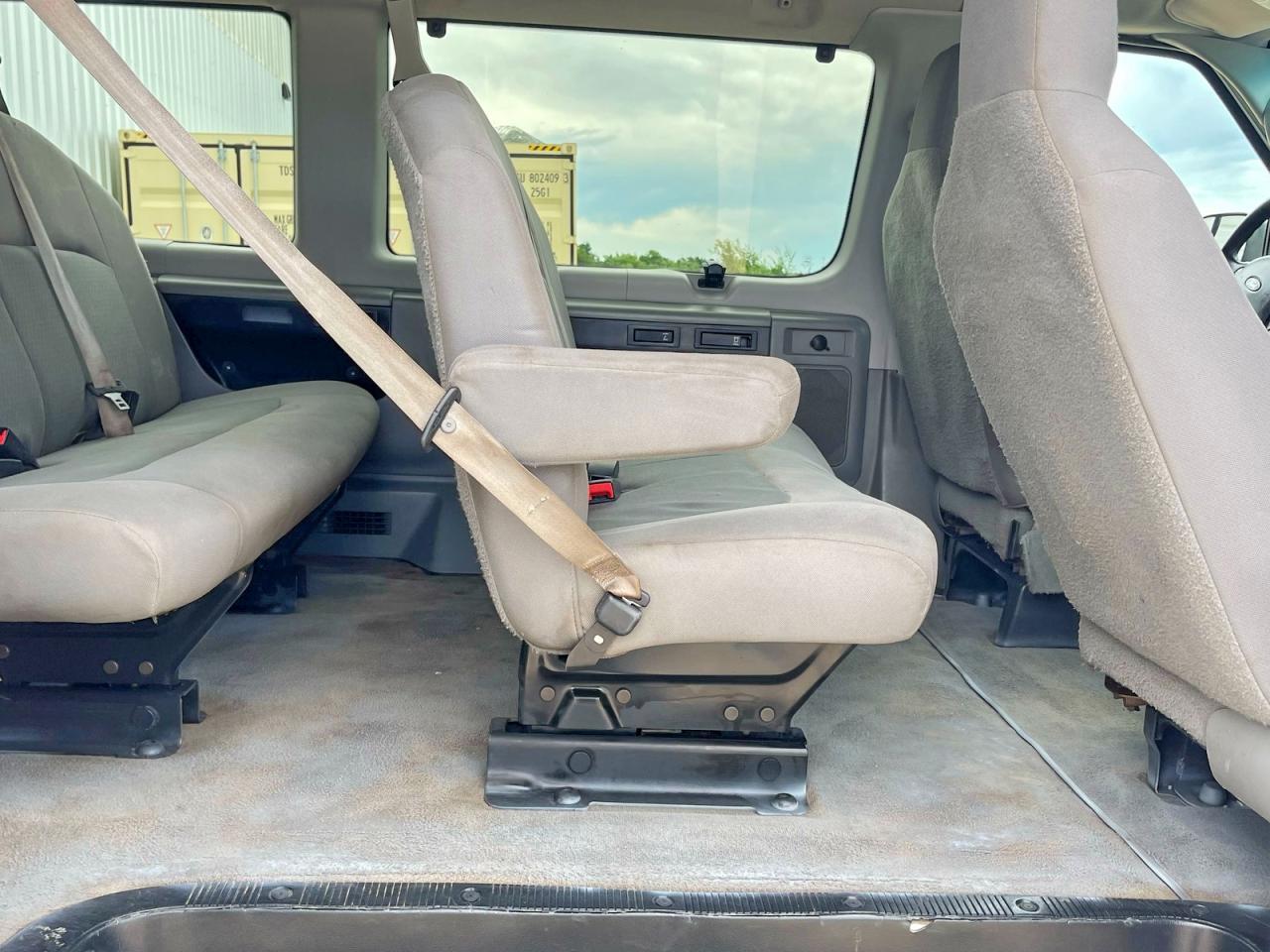 2013 Ford Econoline E350 Super Duty Wagon - Фото 6