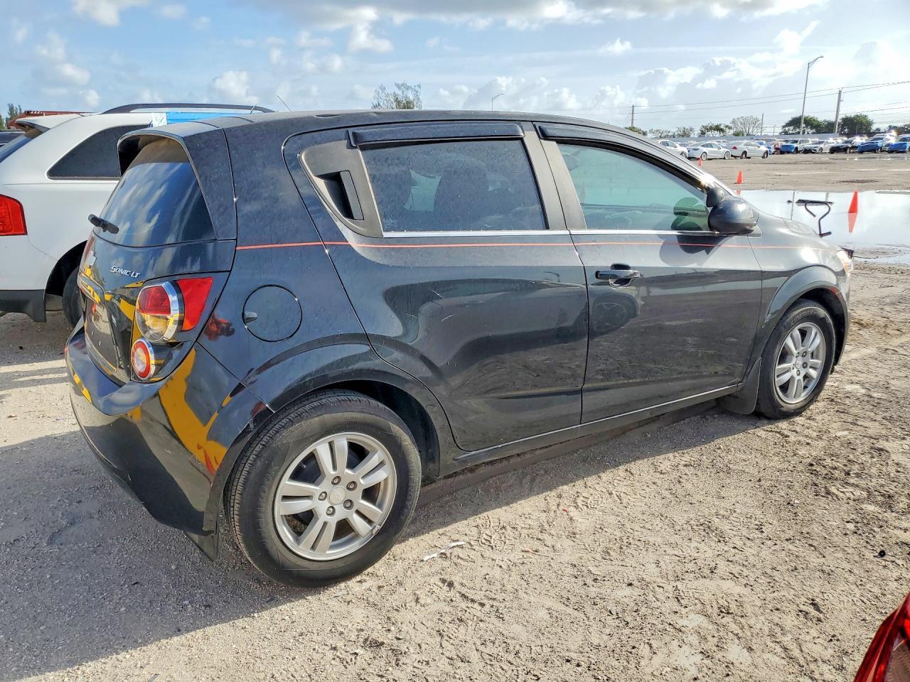 2015 Chevrolet Sonic Lt - Фото 3