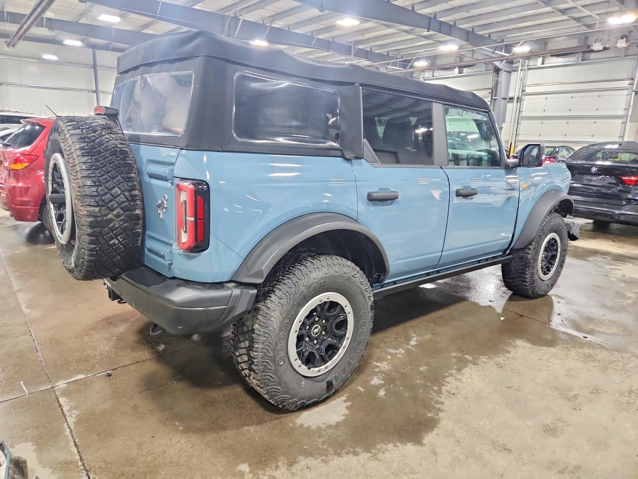 2022 Ford Bronco Base - Image 3