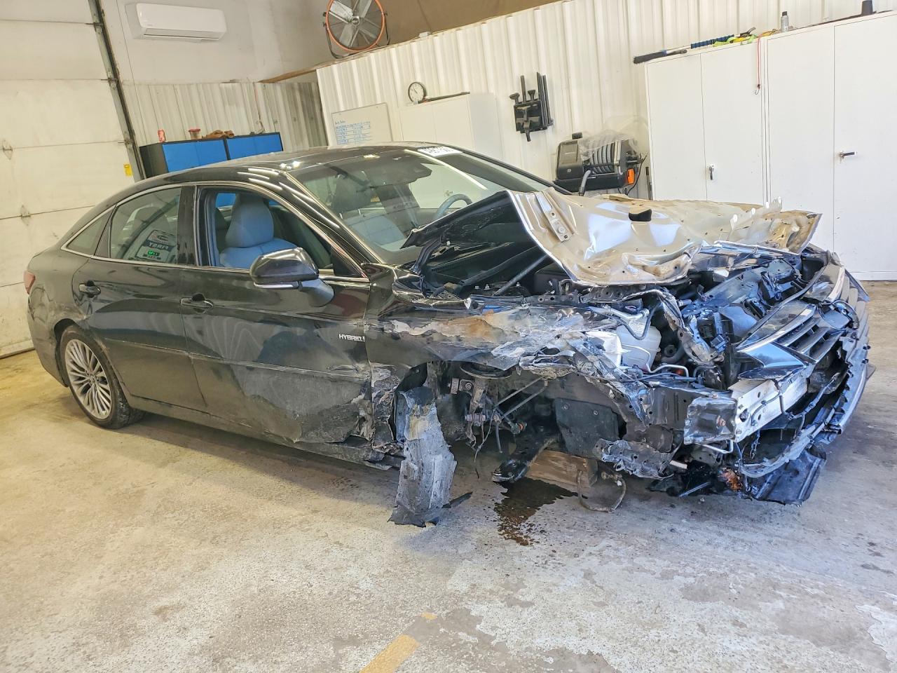2019 Toyota Avalon Hybrid Limited - Image 4