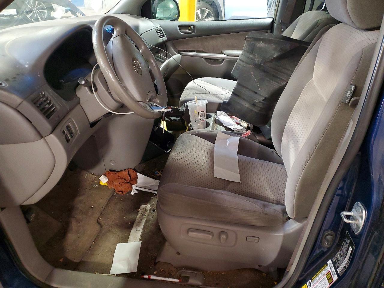 2007 Toyota Sienna Le 7-Passenger - Фото 7