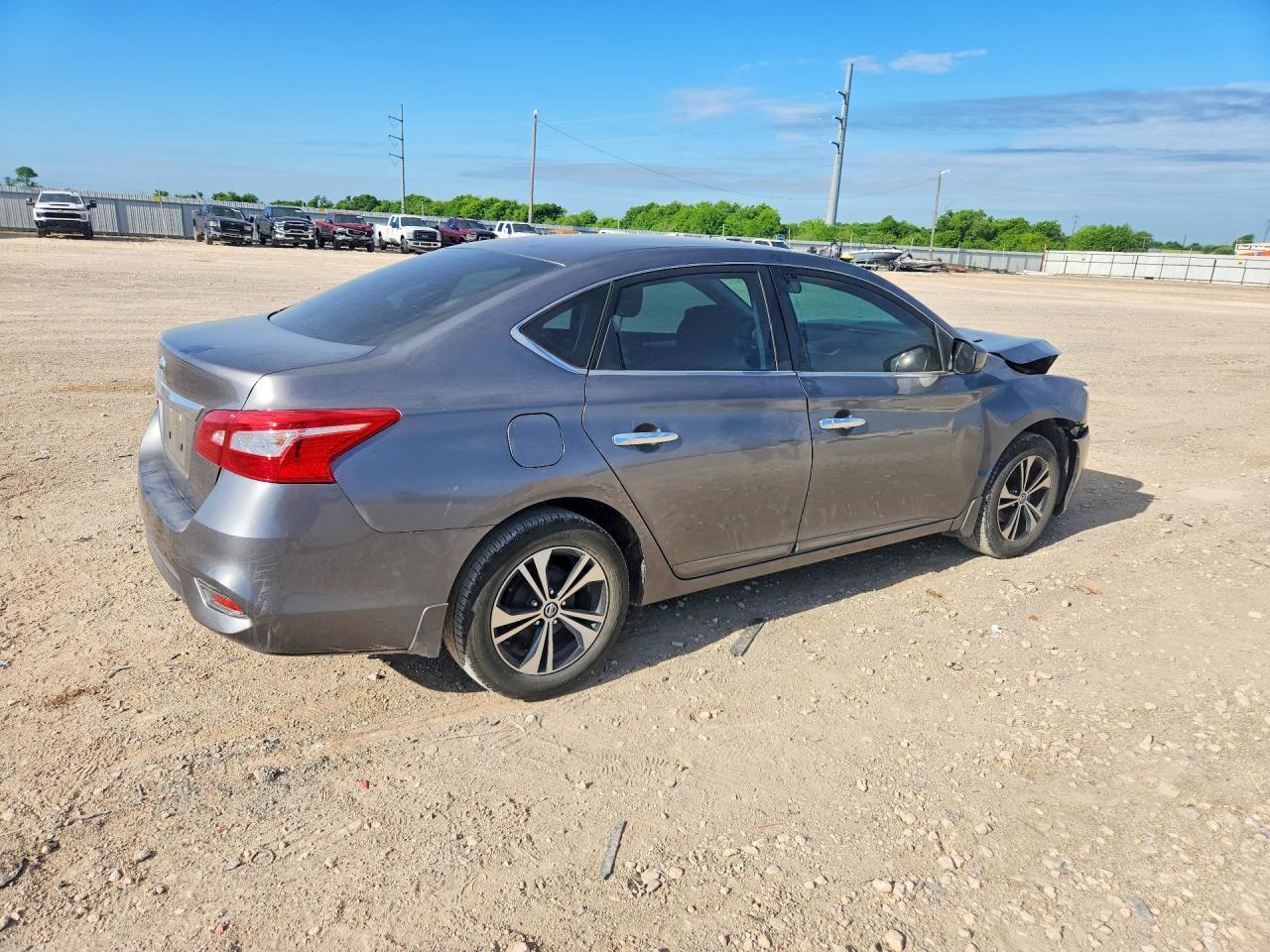 2017 Nissan Sentra S - Фото 3