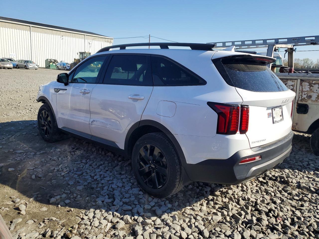 2023 Kia Sorento X-Line S - Image 2