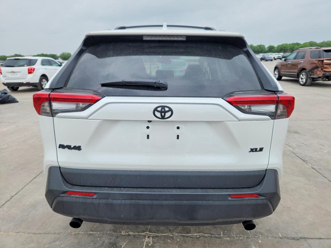 2025 Toyota Rav4 Xle Premium - Image 6