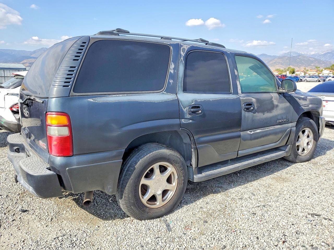 2003 GMC Yukon Denali - Image 3