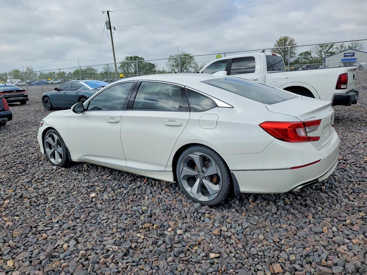 2018 Honda Accord Touring - Image 2