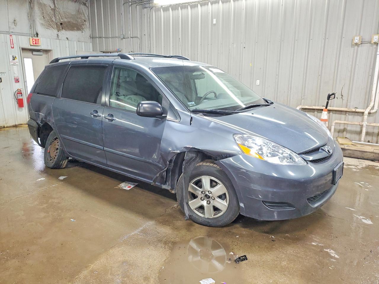 2007 Toyota Sienna Le 7-Passenger - Image 4