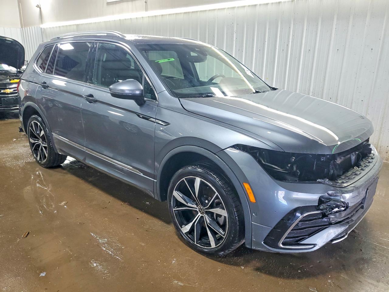 2022 Volkswagen Tiguan Sel R-Line - Image 4