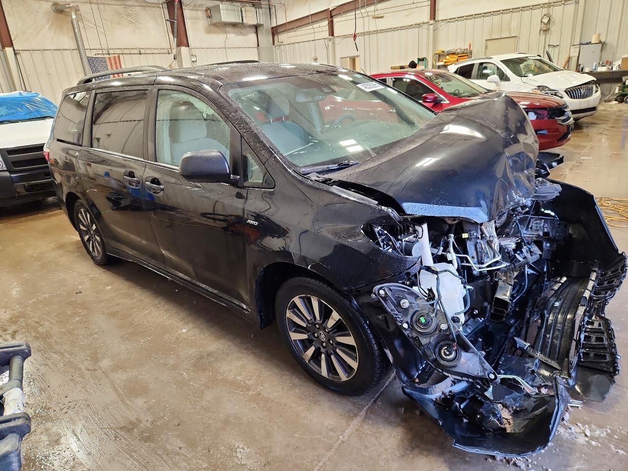 2019 Toyota Sienna Le 7-Passenger - Фото 4