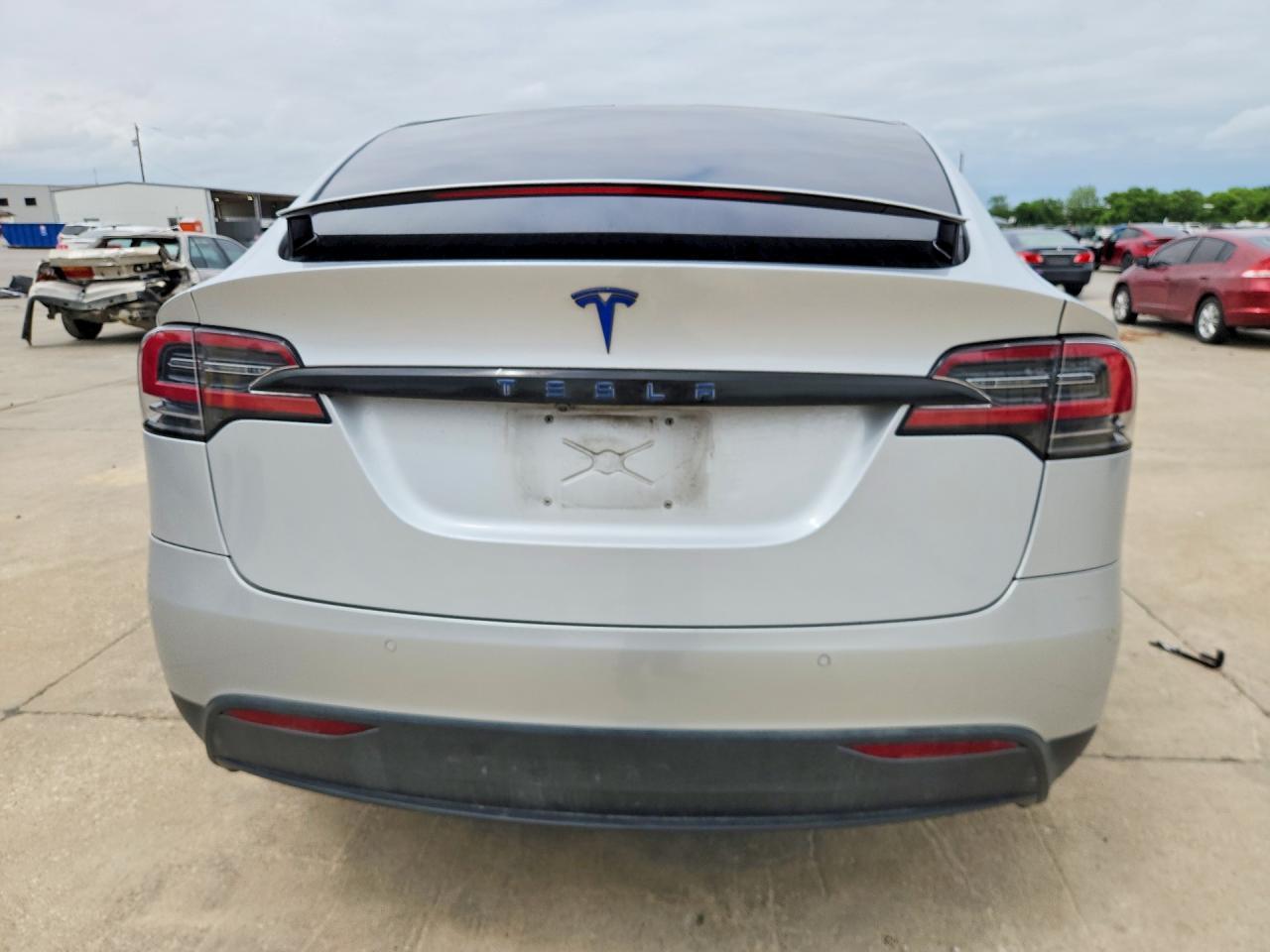 2017 Tesla Model X - Фото 6