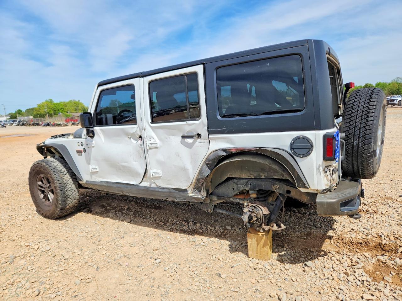 2016 Jeep Wrangler Unlimited Sahara - Фото 2