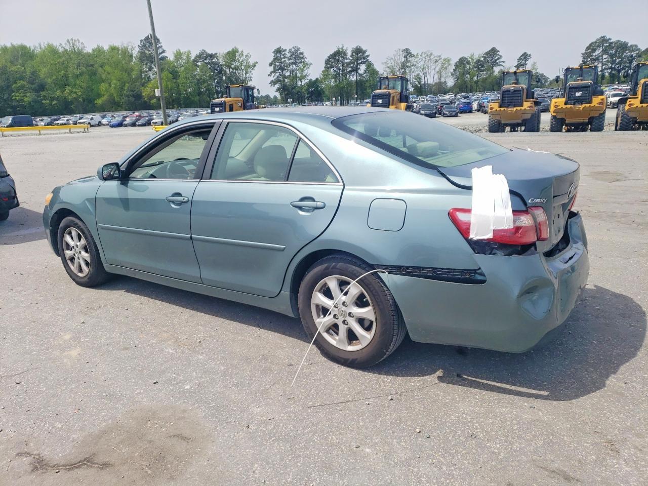 2009 Toyota Camry Le - Фото 2