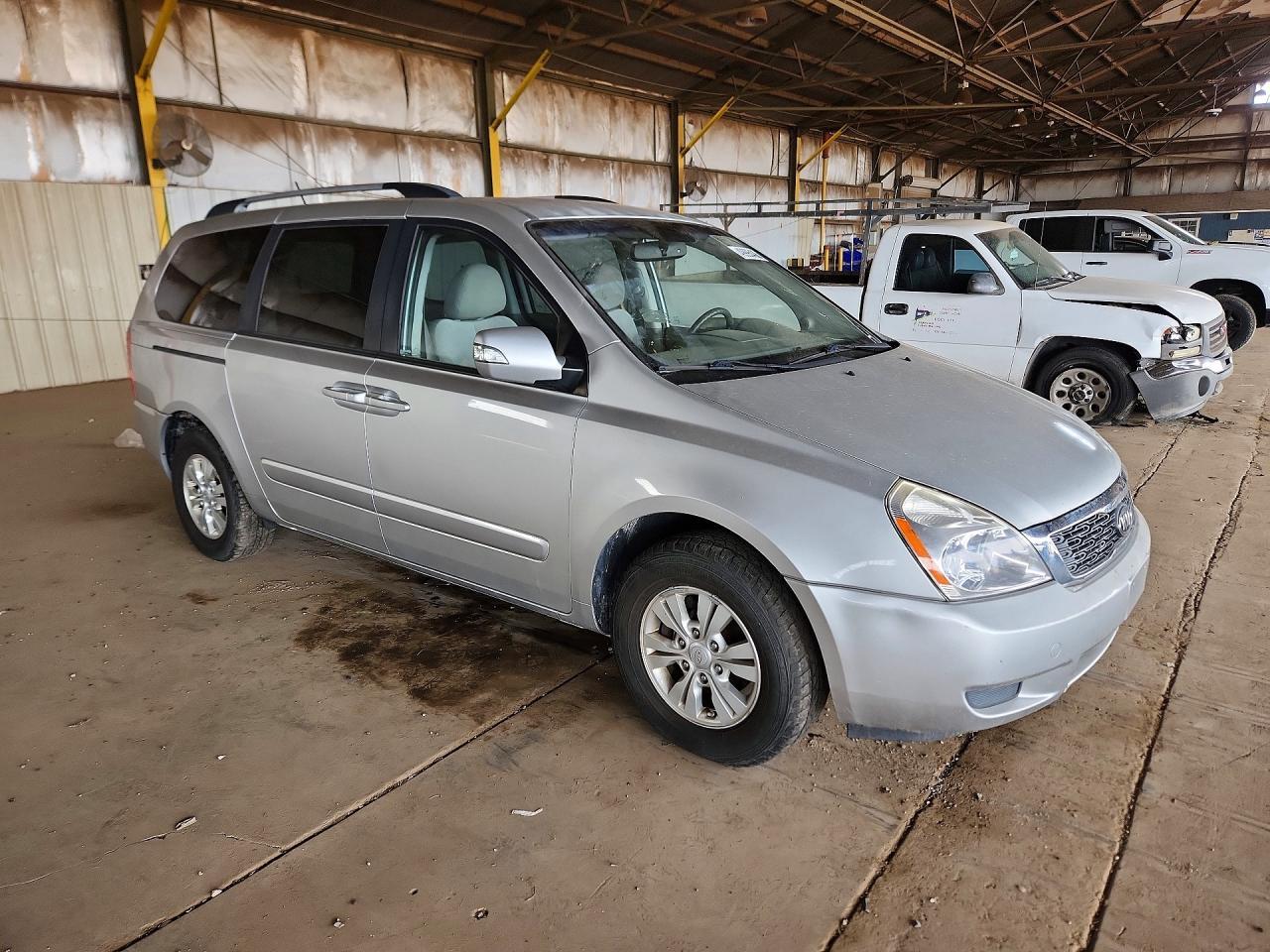 2012 Kia Sedona Lx - Image 4
