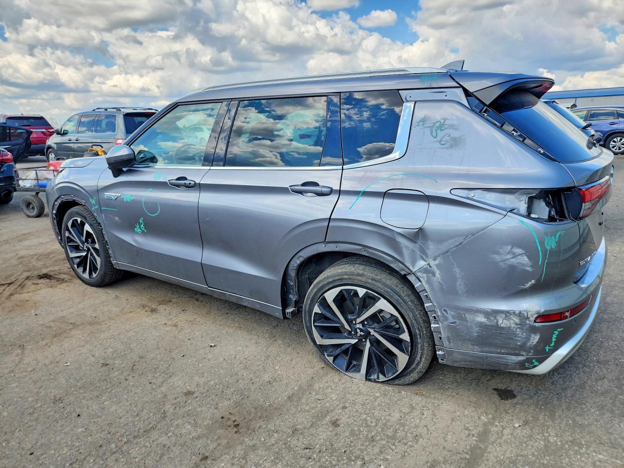 2023 Mitsubishi Outlander Sel - Фото 2