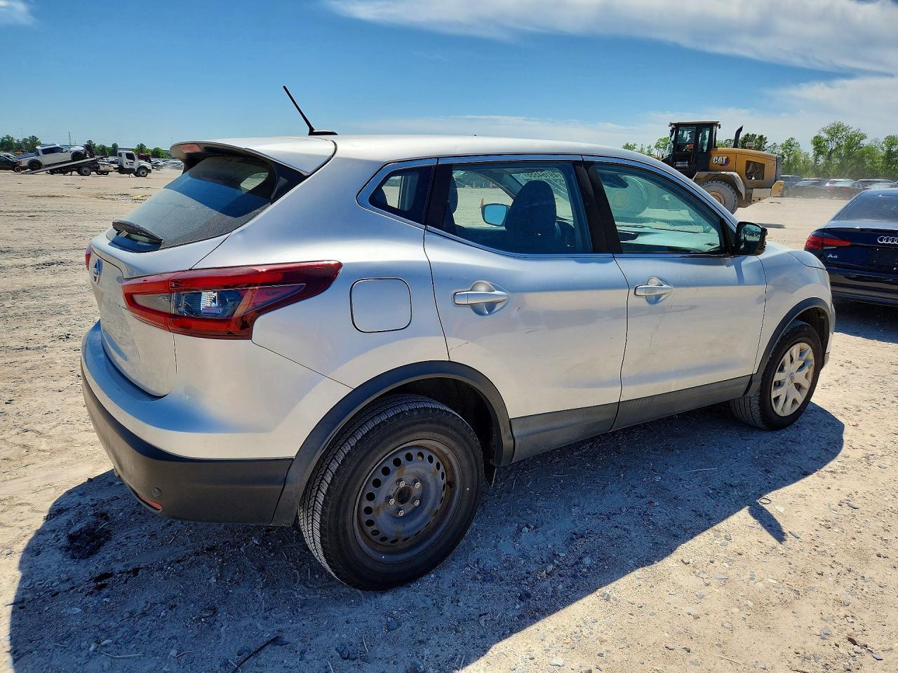 2020 Nissan Rogue Sport S - Image 3