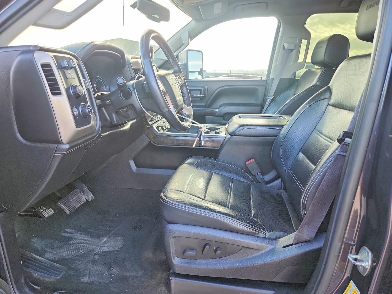 2015 GMC Sierra K2500 Denali - Image 7