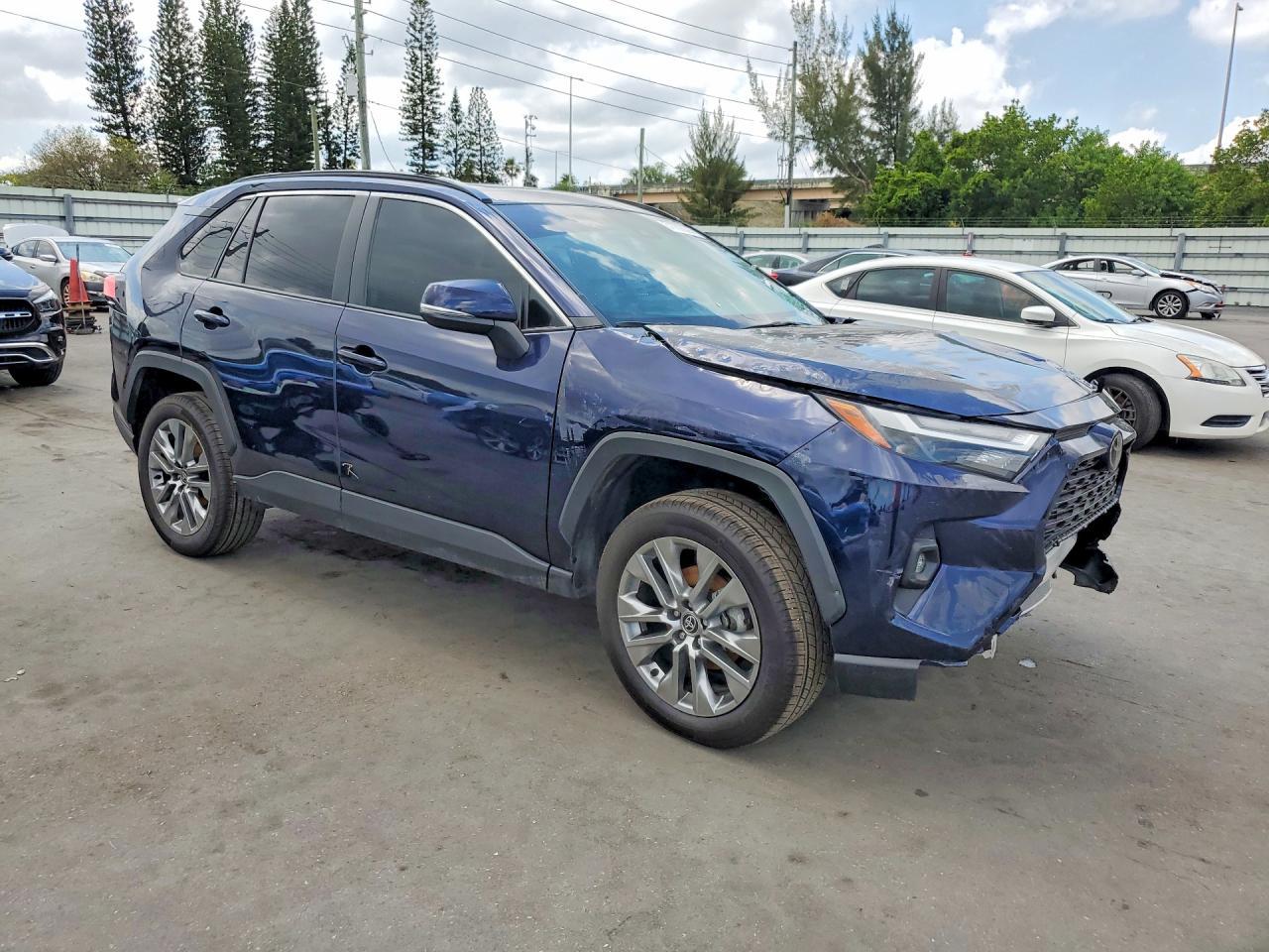 2025 Toyota Rav4 Xle Premium - Image 4