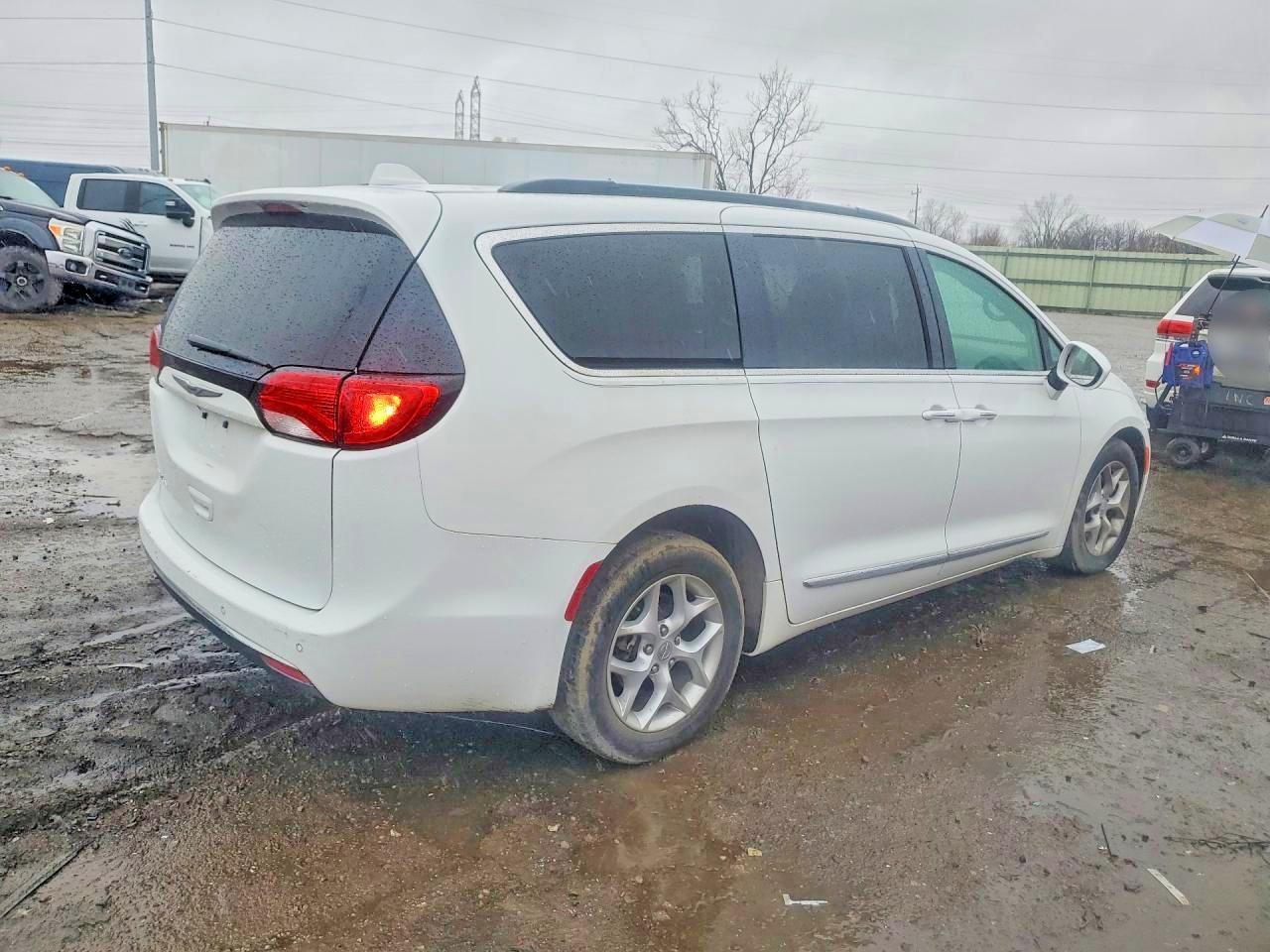 2017 Chrysler Pacifica Touring L - Фото 3