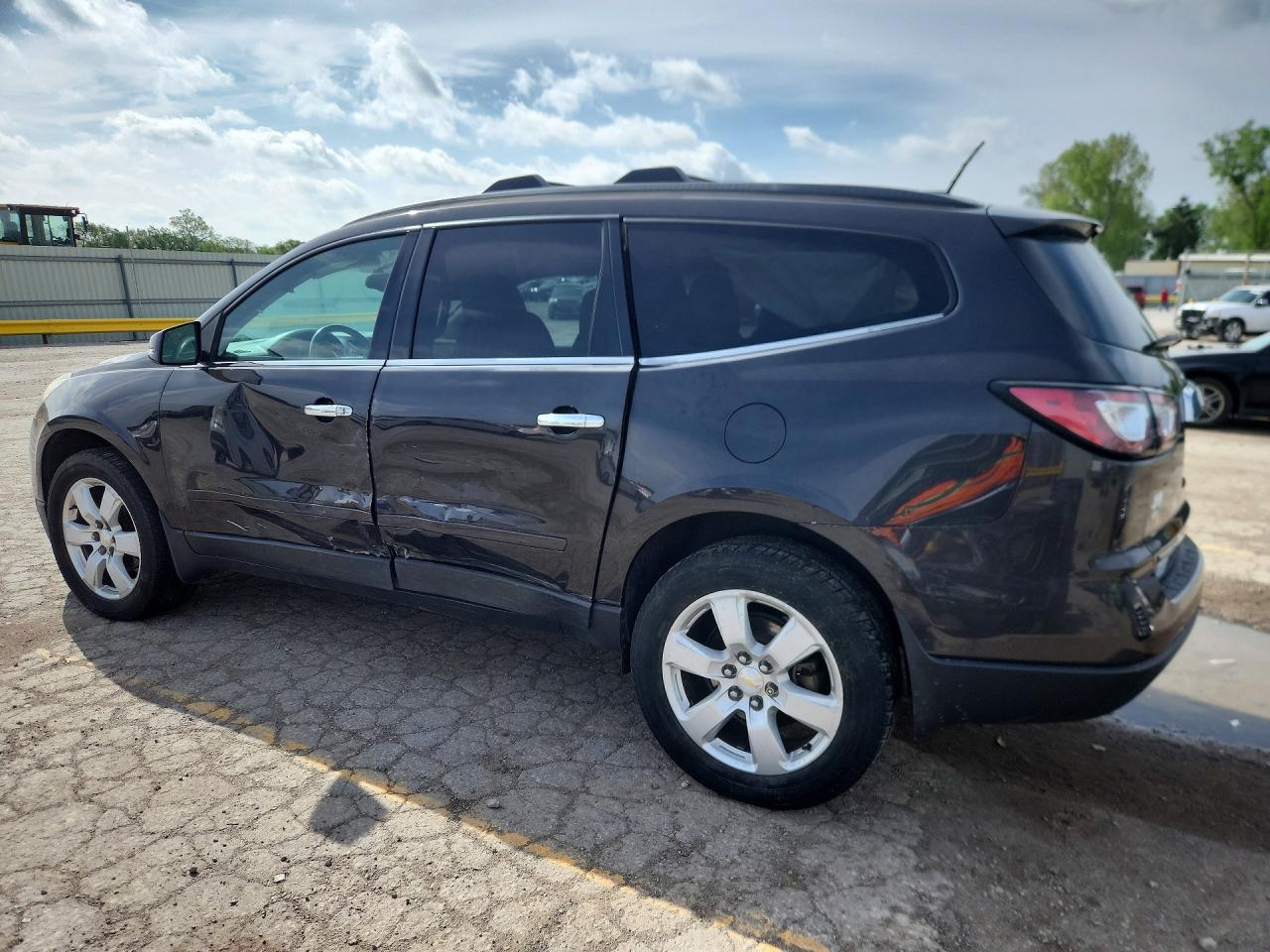 2017 Chevrolet Traverse Lt - Фото 2