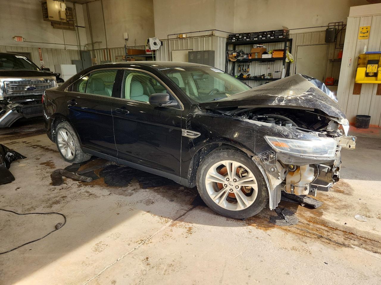 2016 Ford Taurus Se - Фото 4