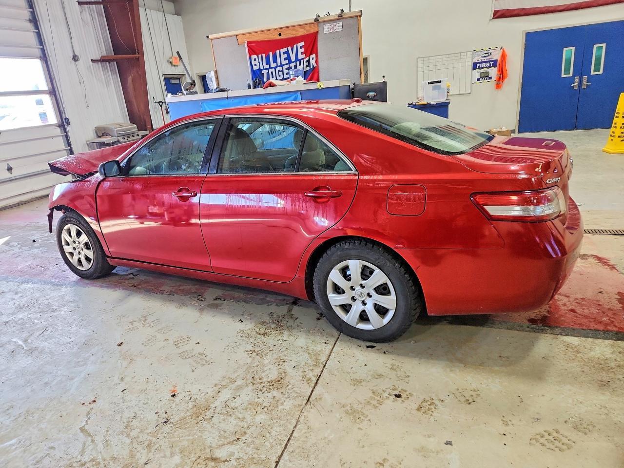 2011 Toyota Camry Le - Фото 2