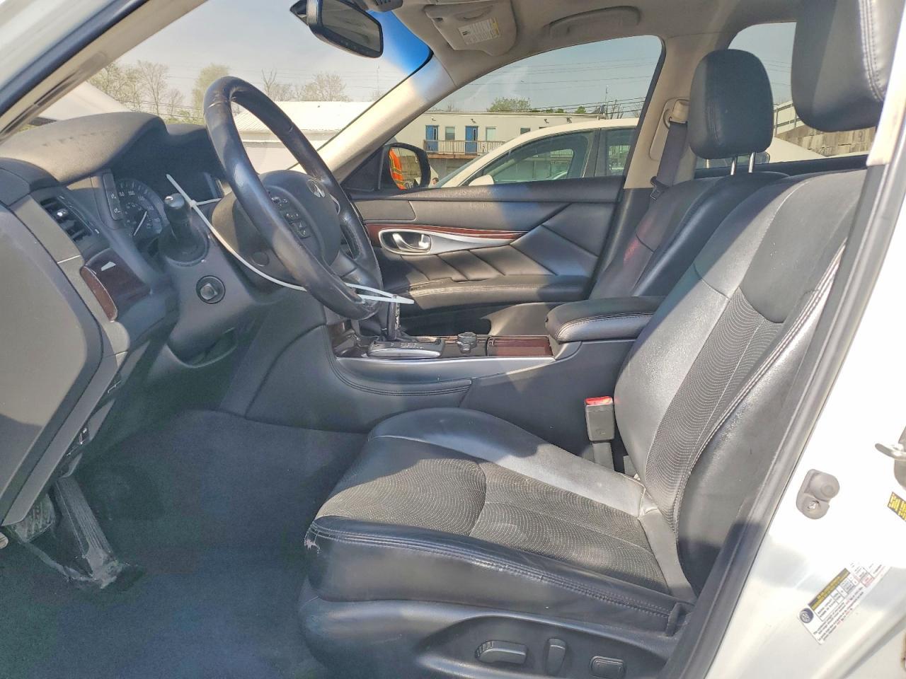 2015 Infiniti Q70L 3.7 - Image 7