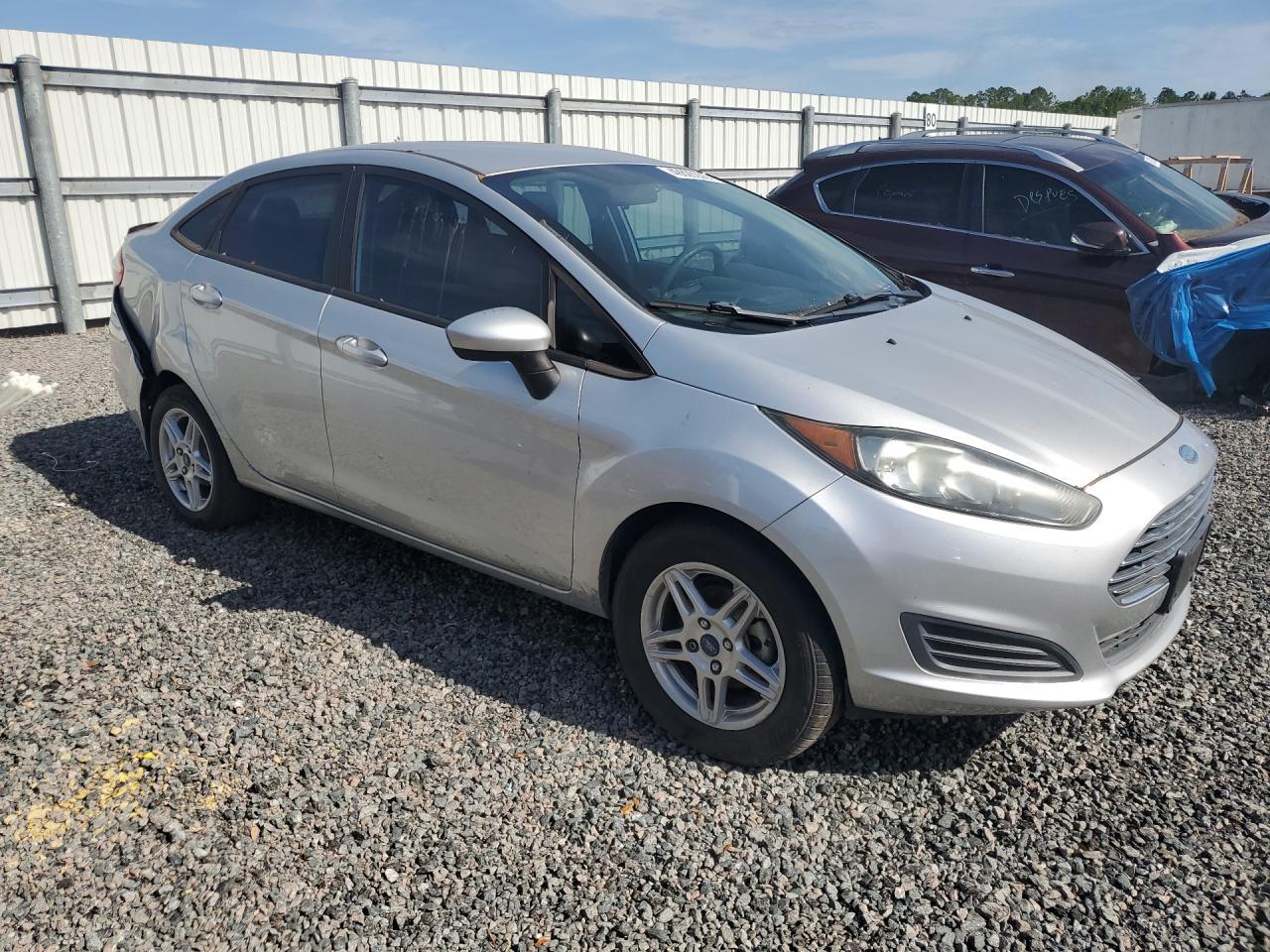 2017 Ford Fiesta Se - Image 4