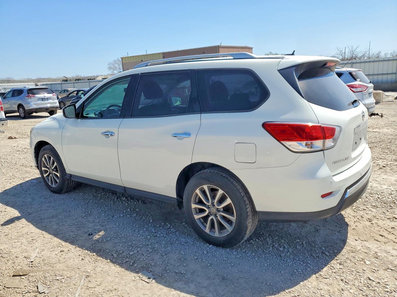 2016 Nissan Pathfinder Sv - Фото 2
