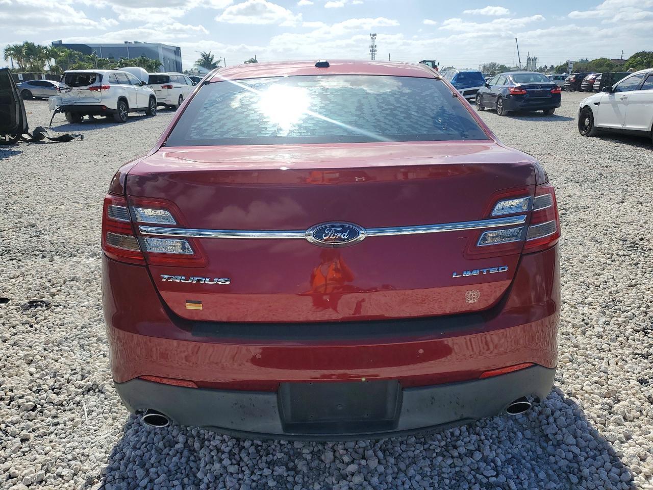 2015 Ford Taurus Limited - Image 6
