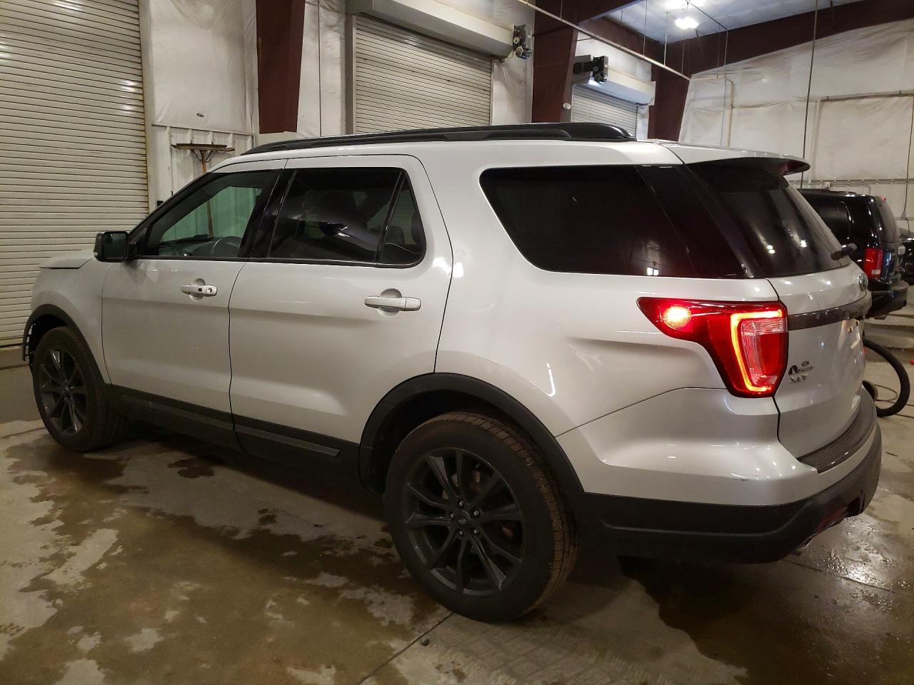 2018 Ford Explorer Xlt - Фото 2