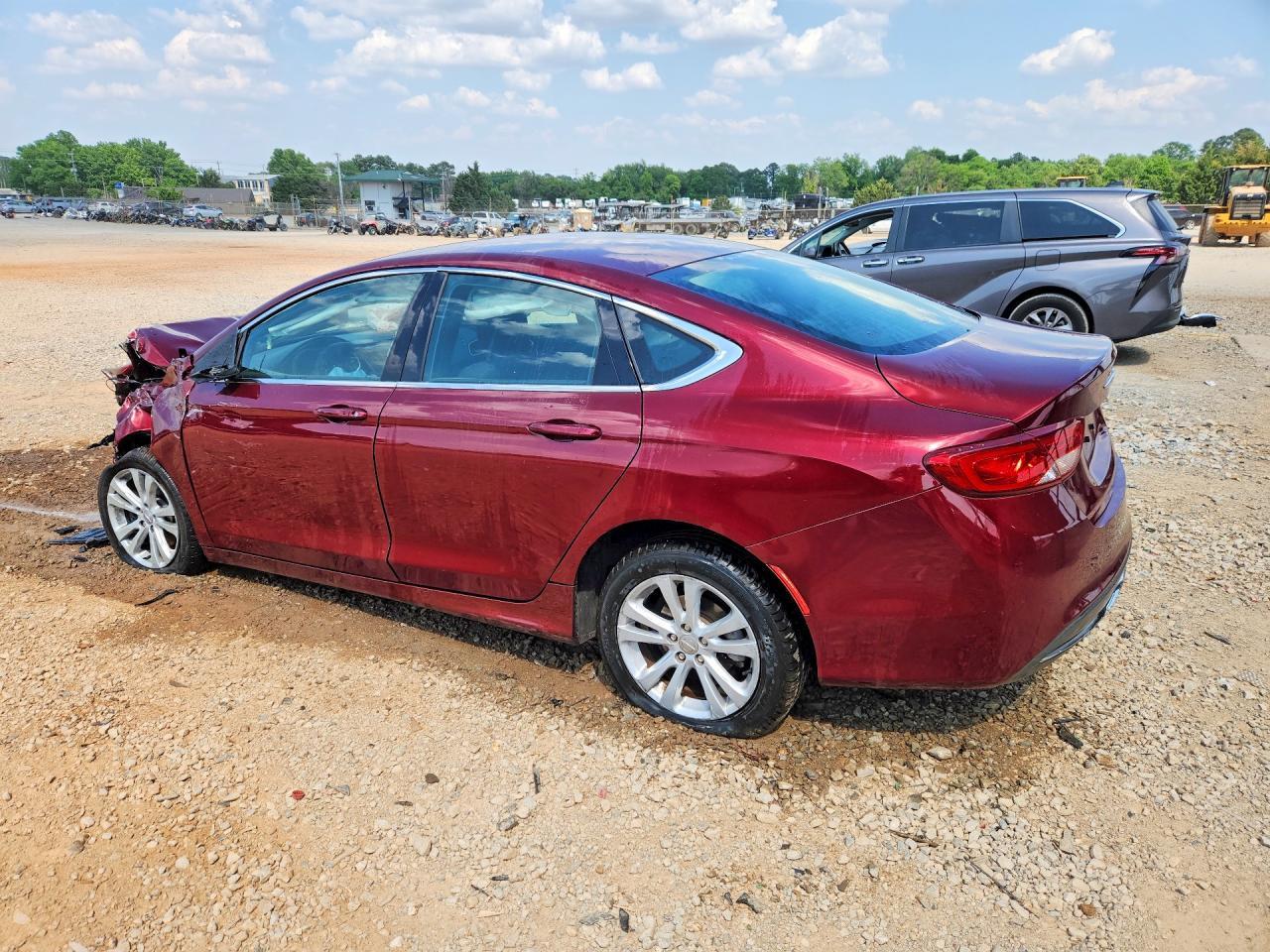 2015 Chrysler 200 Limited - Фото 2