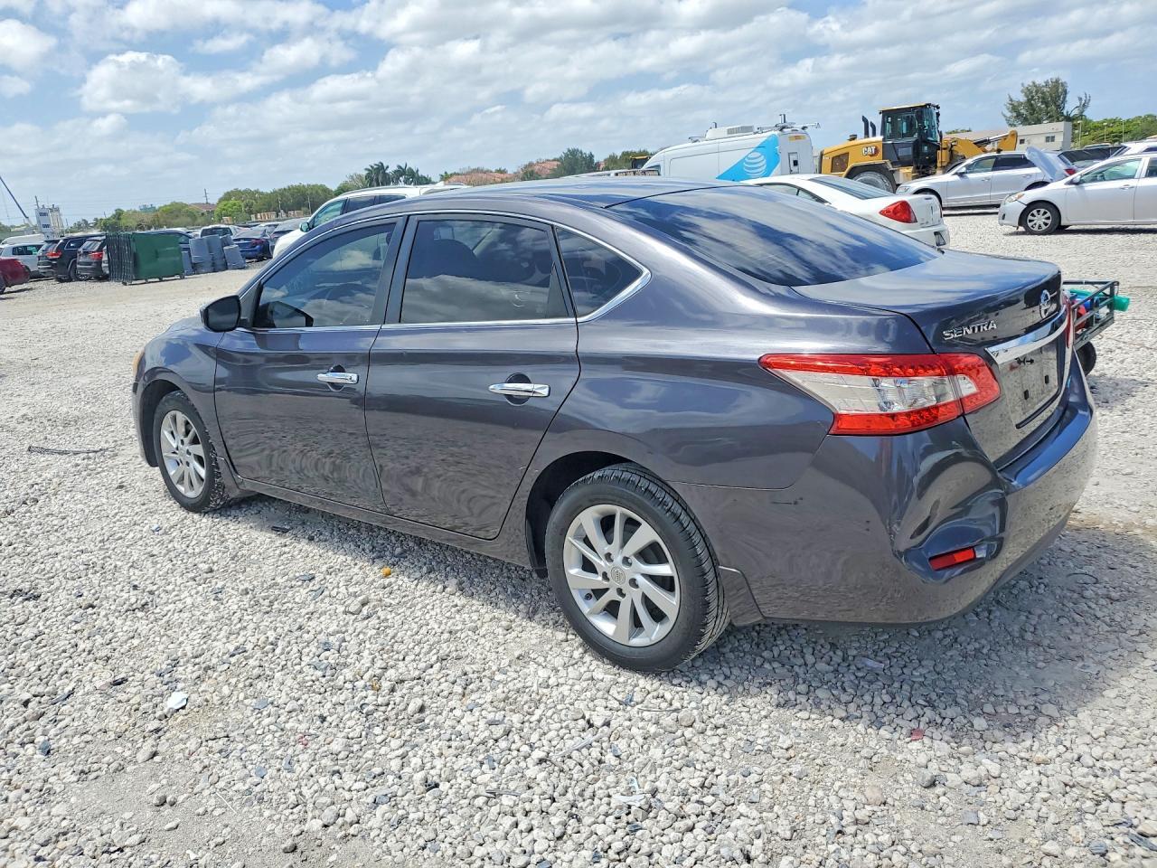2013 Nissan Sentra S - Фото 2