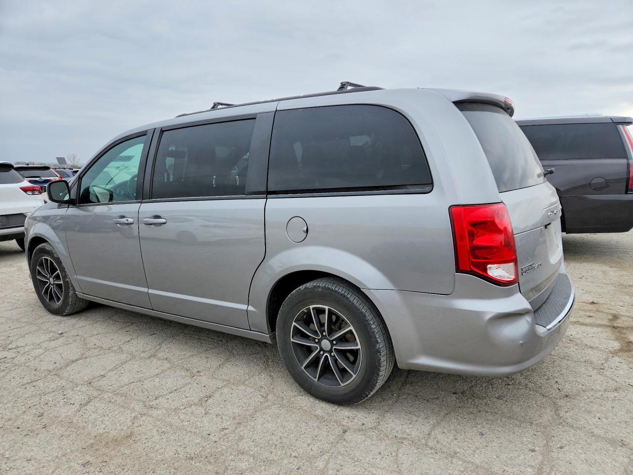 2018 Dodge Grand Caravan Gt - Image 2
