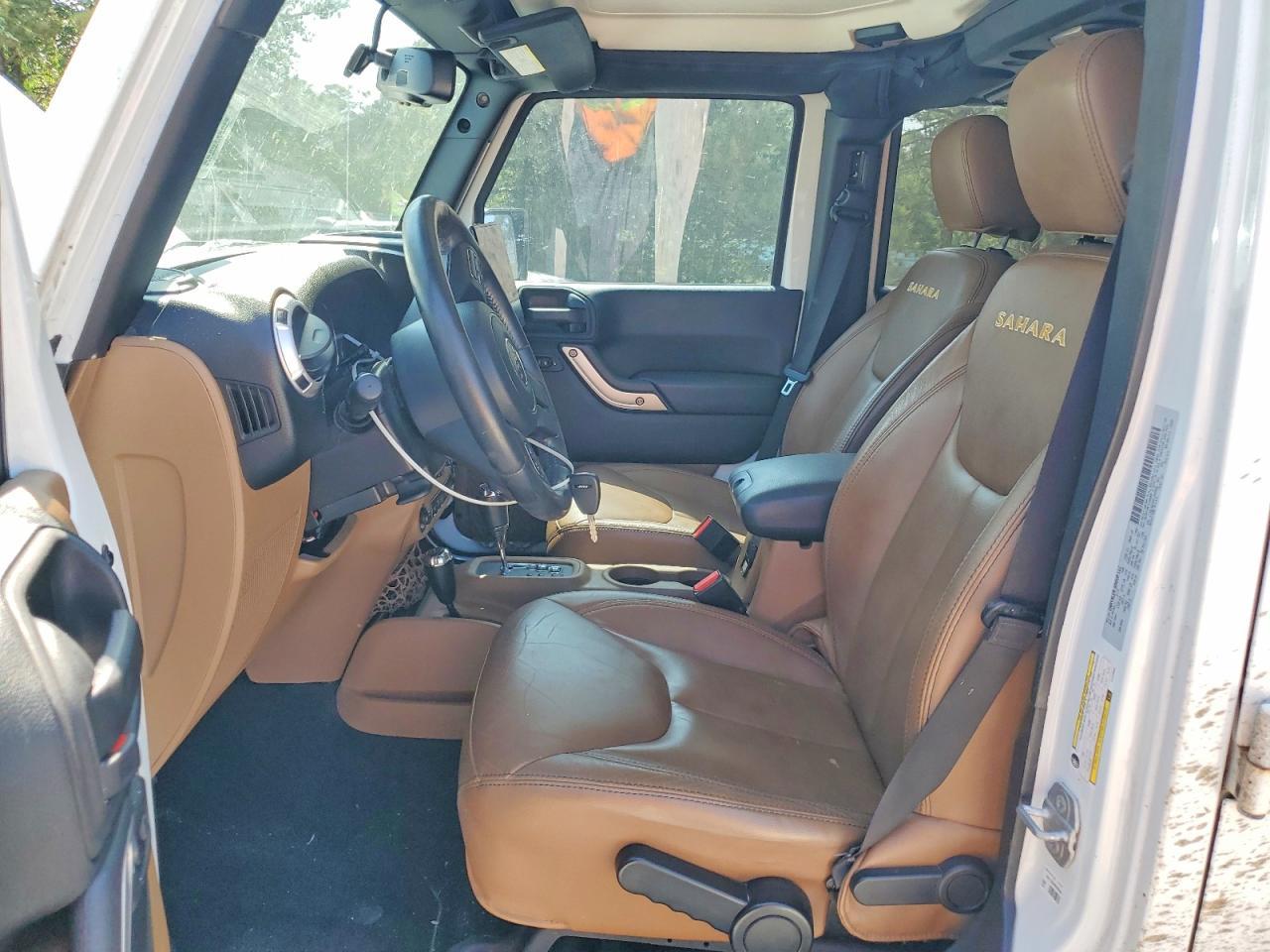 2015 Jeep Wrangler Unlimited Sahara - Image 7