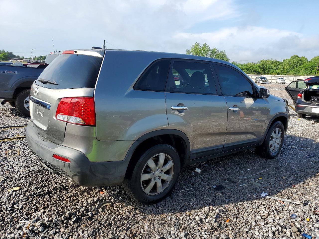 2011 Kia Sorento Lx - Image 3