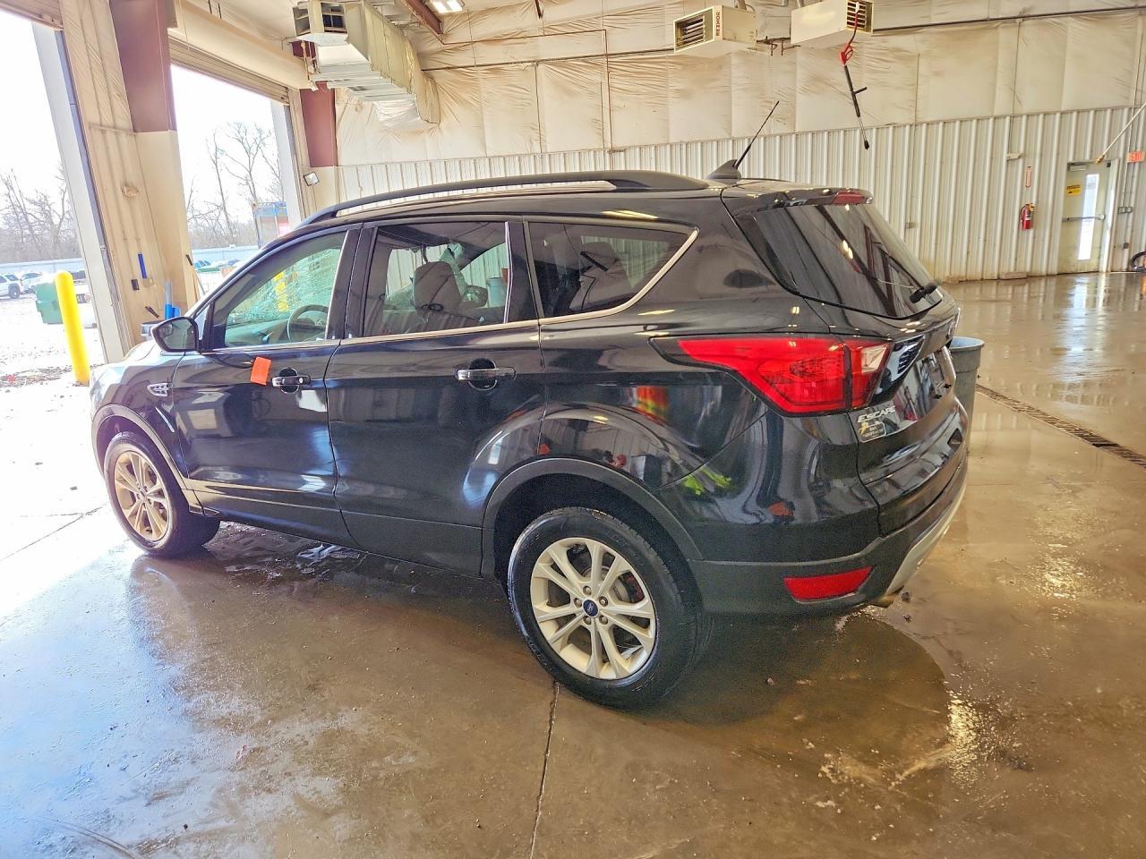 2019 Ford Escape Sel - Image 2