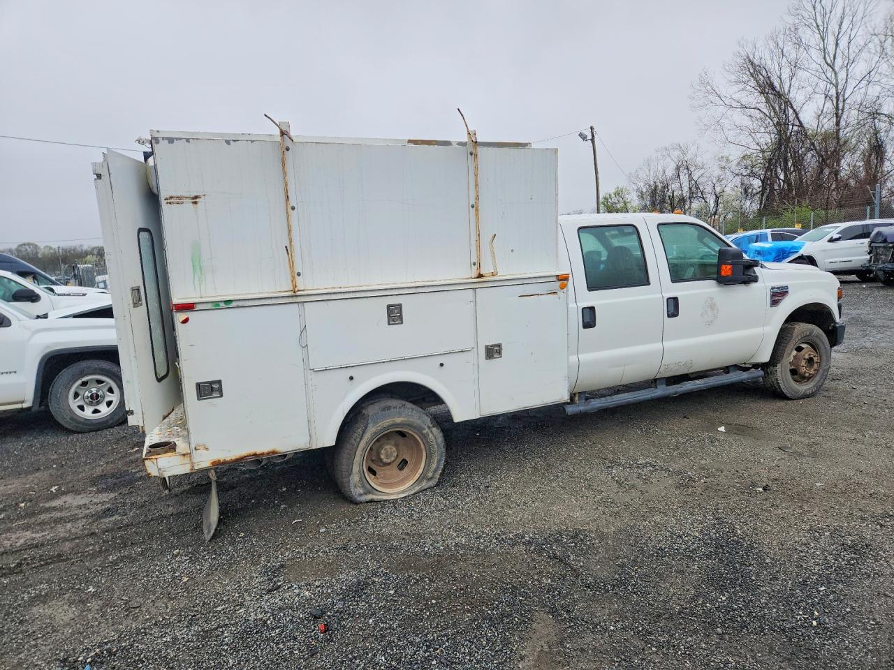 2008 Ford F350 Super Duty Utility / Service Truck - Image 3