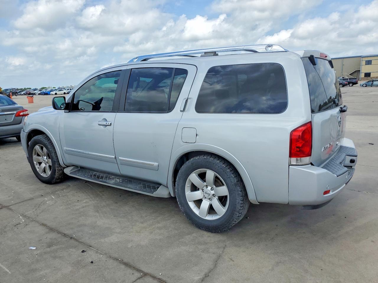 2013 Nissan Armada Sv - Image 2